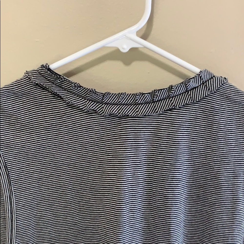 Large Black & White Stripped Ann Taylor LOFT Top - Picture 7 of 8